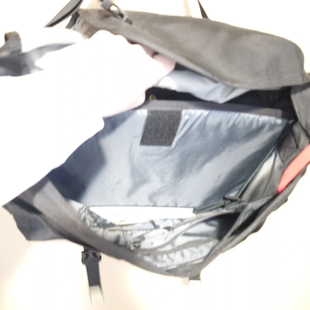 Timbuk2 Classic  Laptop Messenger Commuter Crossbody Black Bag